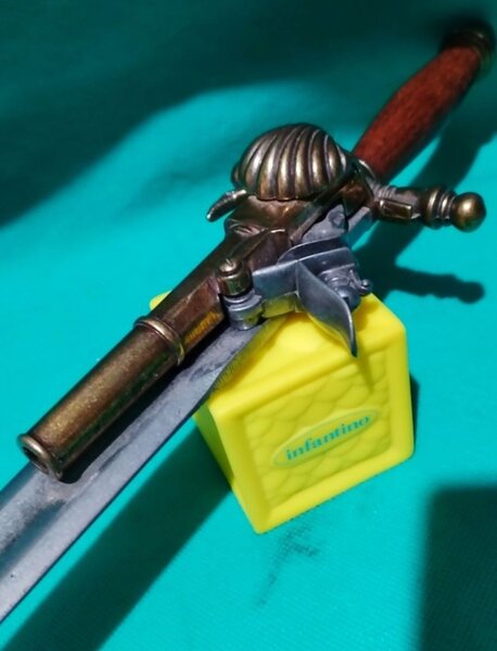 Panoplie de epoca pumnal cu pistol