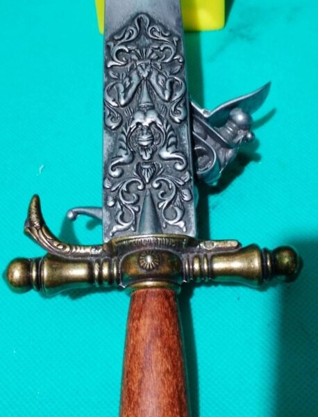 Panoplie de epoca pumnal cu pistol