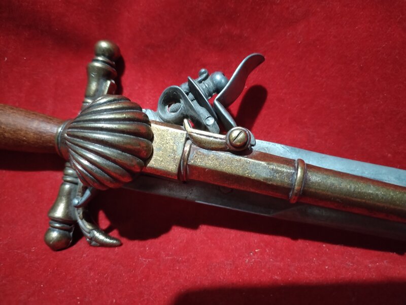 Panoplie de epoca pumnal cu pistol